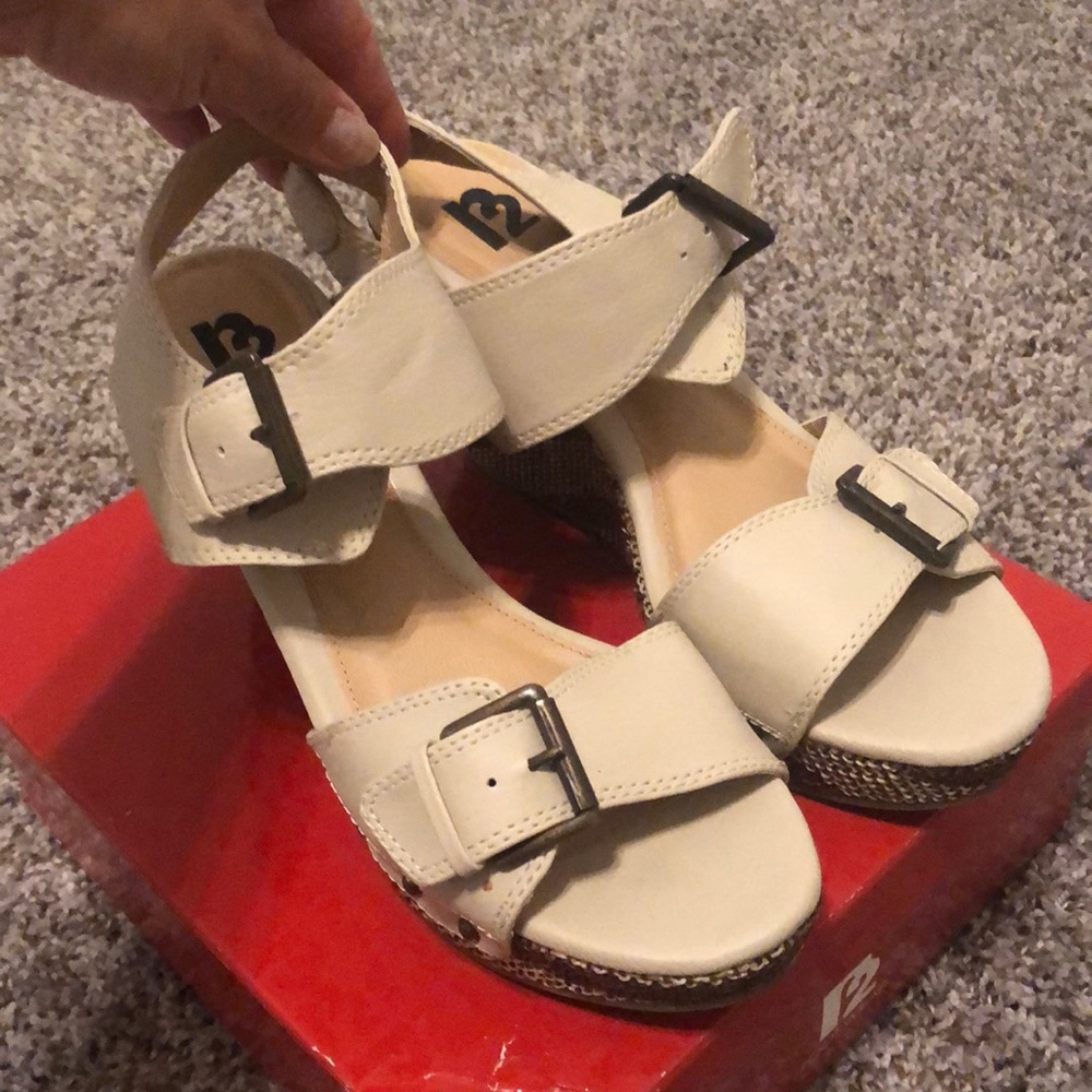 R2 Wedges